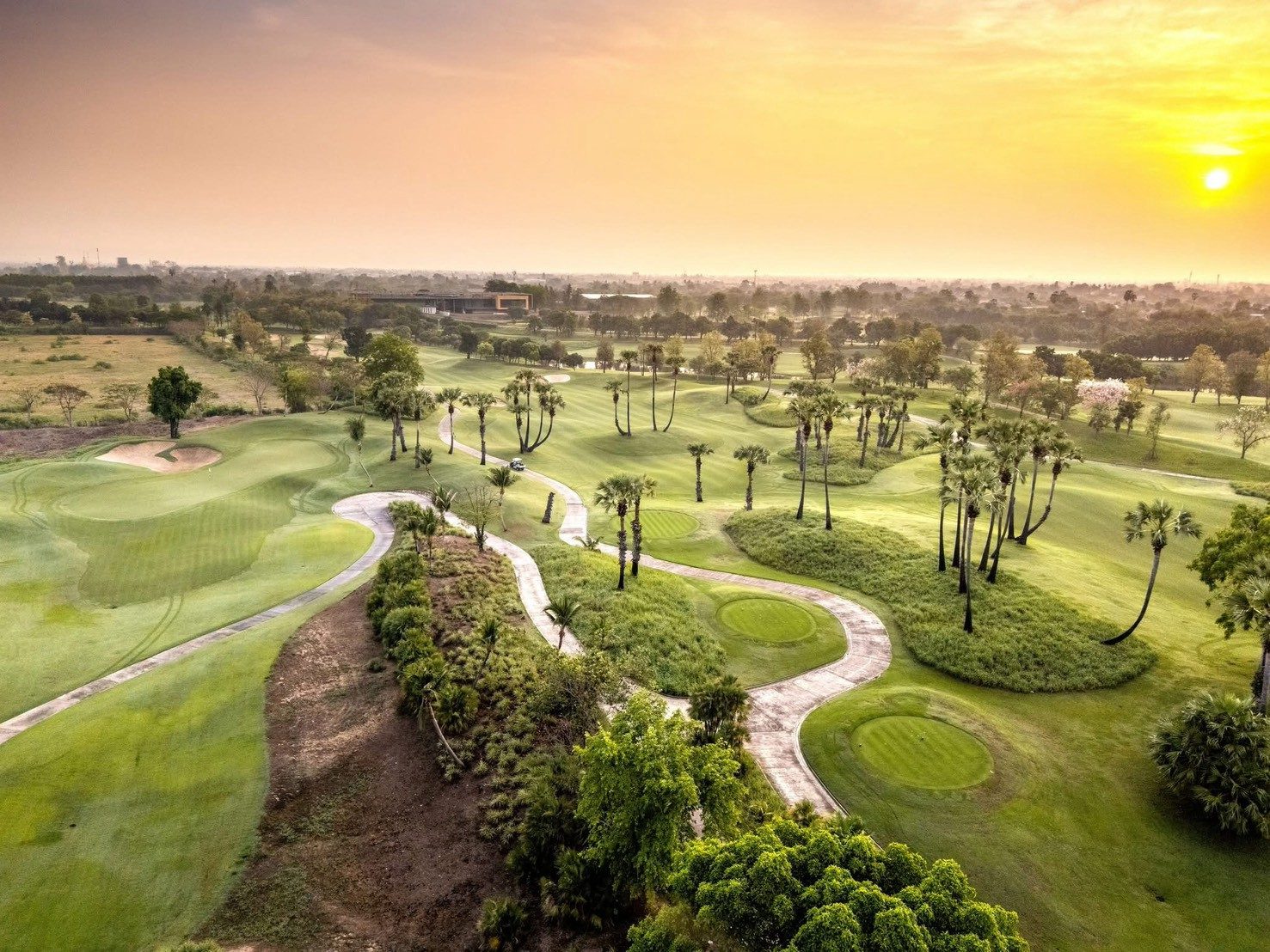 สนามกอล์ฟนิกันติ (NIKANTI GOLF CLUP)